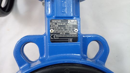 Danfoss 065B7445 - VFY-WG затвор дисковый DN150 PN16 корп. GG25 с центр. проуш.; Диск- AISI 316; упл. EPDM; С редуктором Использовать ответные фланцы по ГОСТ 33259-2015 исполнение В, тип 01