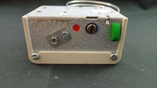 Danfoss 060L115566 - Реле температуры KP 81, термобаллон с капилляром 2 м, 80-150°C, 8°C (с ручным сбросом на максимум)