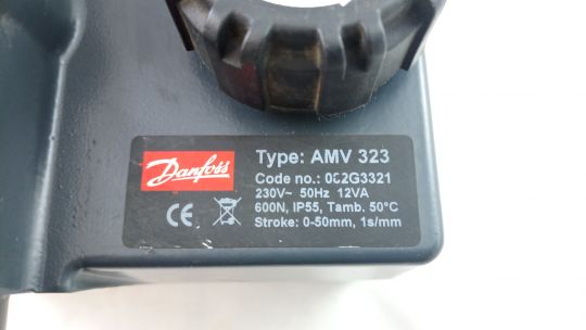 082G3321 Электропривод AMV323 для седельного клапана, 230 В, мощность 12 Вт, управление 3-позиционным сигналом, усилие 600Н, ход штока 50 с/мм