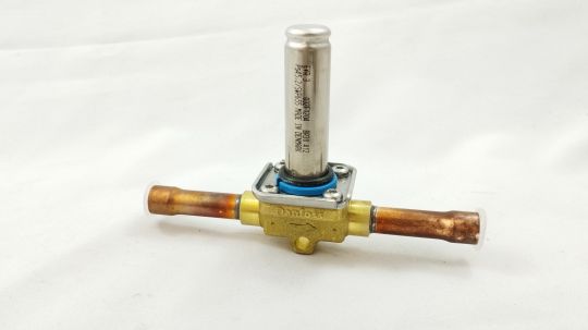 032F1204 Клапан соленоидный, тип EVR 3, -40 - 80 °C, 45,2 бар, KVS 0,270 м3/ч, вход и выход 3/8 in, NC, прямой, клапанный узел 3,30 мм, под пайку, ODF