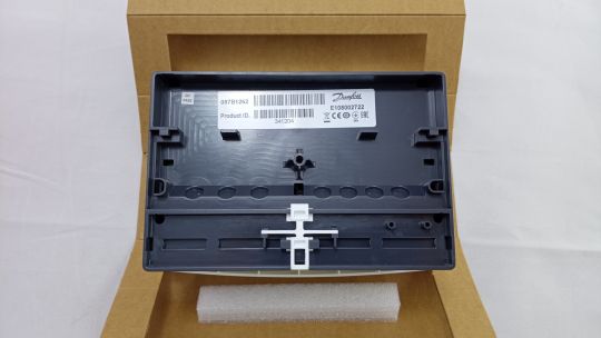 087B1262 Danfoss ECL Comfort 110 230V Регулятор электронный
