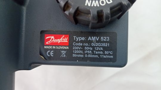 082G3521 Электропривод AMV523 для седельного клапана, 230 В, мощность 12 Вт, управление 3-позиционным сигналом, 1200Н, перемещение штока 11 с/мм