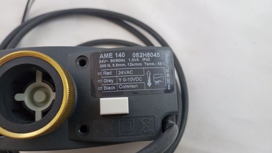 082H8045 Электропривод AME 140 для седельного клапана, 24 В, мощность 1,3 Вт, управление аналоговым сигналом, 200Н, перемещение штока 12 с/мм