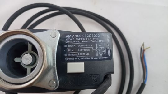 082G3090 Электропривод AMV150 для седельного клапана, 230 В, мощность 8 Вт, управление 3-позиционным сигналом, 250Н, перемещение штока 24 с/мм