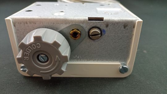 060L126366 Термостат капиллярный Danfoss KP61-4