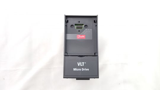 132F0010 Частотный преобразователь Danfoss VLT Micro Drive FC 51, 3 фаза, 4,2А, 0,75кВт