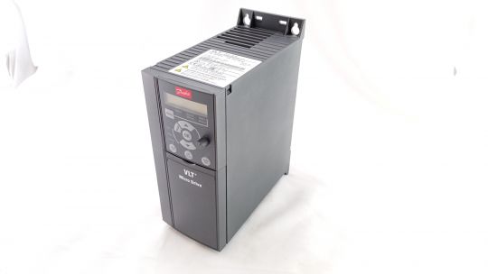 132F0024 Danfoss частотный преобразователь VLT® Micro Drive FC 51, 3 кВт