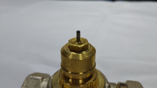 013G3383 Клапан RA-G 15 для однотрубной системы, Ду 15 мм, Kv 0,48-1,4 м3/ч, kvs 2,06 м3/ч, Py 10 бар, Тмакс 120°C, стандарт D, угловой вертикальный