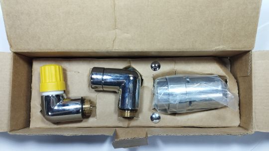 013G4003 Комплект RAX set для дизайн-радиатора, клапан правый, температура 0-30°C, включает RAX термоэлемент клапан и запорный клапан