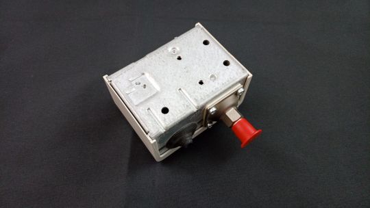 060-519066 Реле давления KP 6W, высокого давления, -25 - 65 °C, IP44, 46,5 бар, 8,00 - 42,00 бар, Flare - 1/4 in Male, SPDT, автосброс