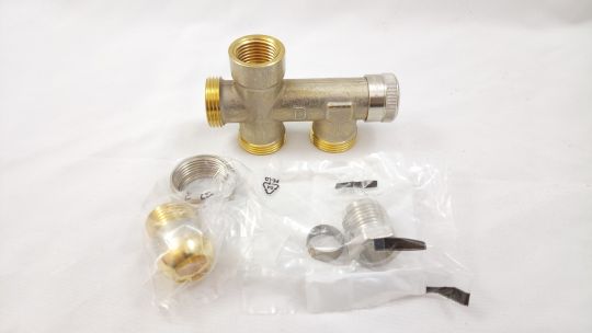 Danfoss 013G7040 Узел нижнего подключения RTR-КE для однотр никель 1/2"x3/4"ЕК Ру10 угловой