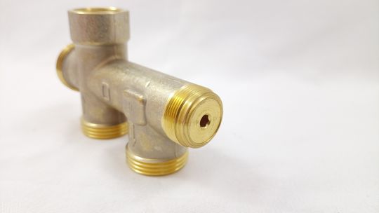 Danfoss 013G7040 Узел нижнего подключения RTR-КE для однотр никель 1/2"x3/4"ЕК Ру10 угловой