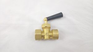 Кран ВВ трехходовой 1/2" RM-MM для манометров WATTS 10009480
