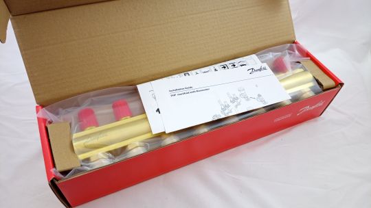 088U0728 Комплект коллекторов FHF-8F set с расходомерами, кронштейнами и воздухоотводчиками, 8 контуров