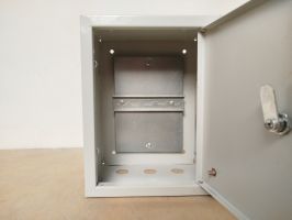 Щит навесной с монтажной панелью уличного исполнения IP54 (293х223х158) с замком