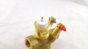 Комбинированный балансировочный клапан AQT Danfoss Ду 15 латунь 003Z8301 Внутренняя резьба